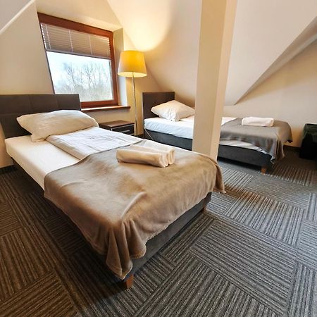 Route One - Restauracja & Pokoje Hotelowe Zgierz Kültér fotó