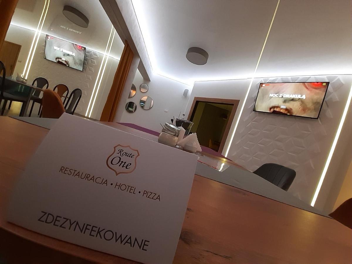 Route One - Restauracja & Pokoje Hotelowe Zgierz Kültér fotó