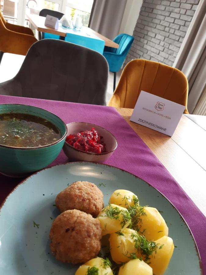 Route One - Restauracja & Pokoje Hotelowe Zgierz Kültér fotó