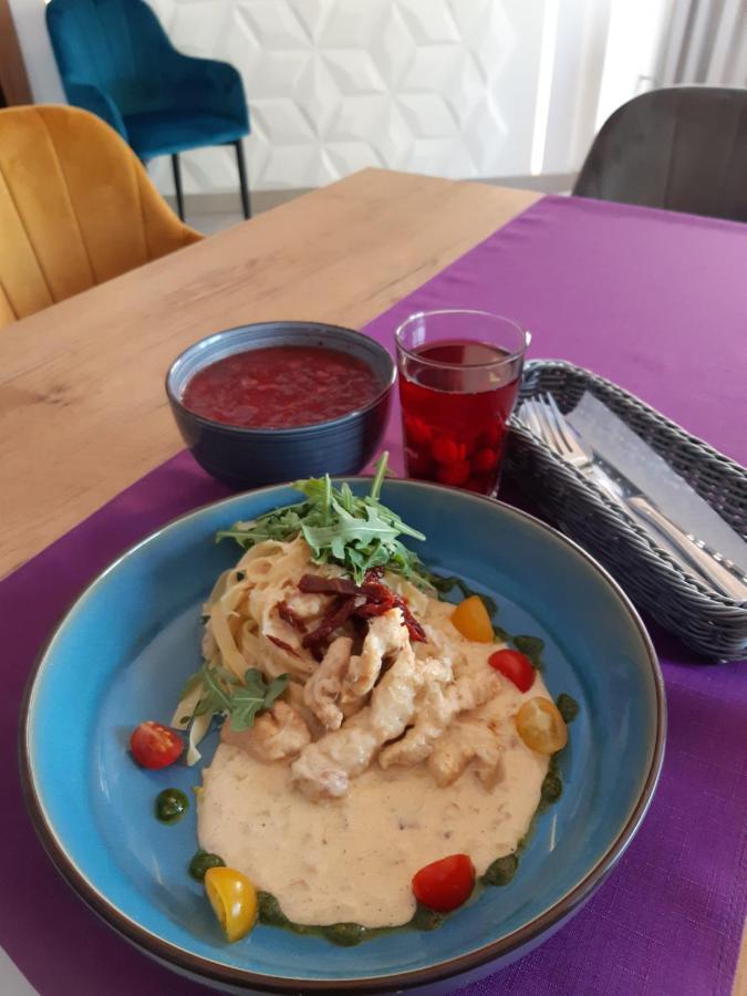 Route One - Restauracja & Pokoje Hotelowe Zgierz Kültér fotó